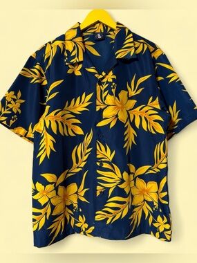 R2 Yellow and blue Hawaiian shirt with a tropical vibe. Size M Y2K